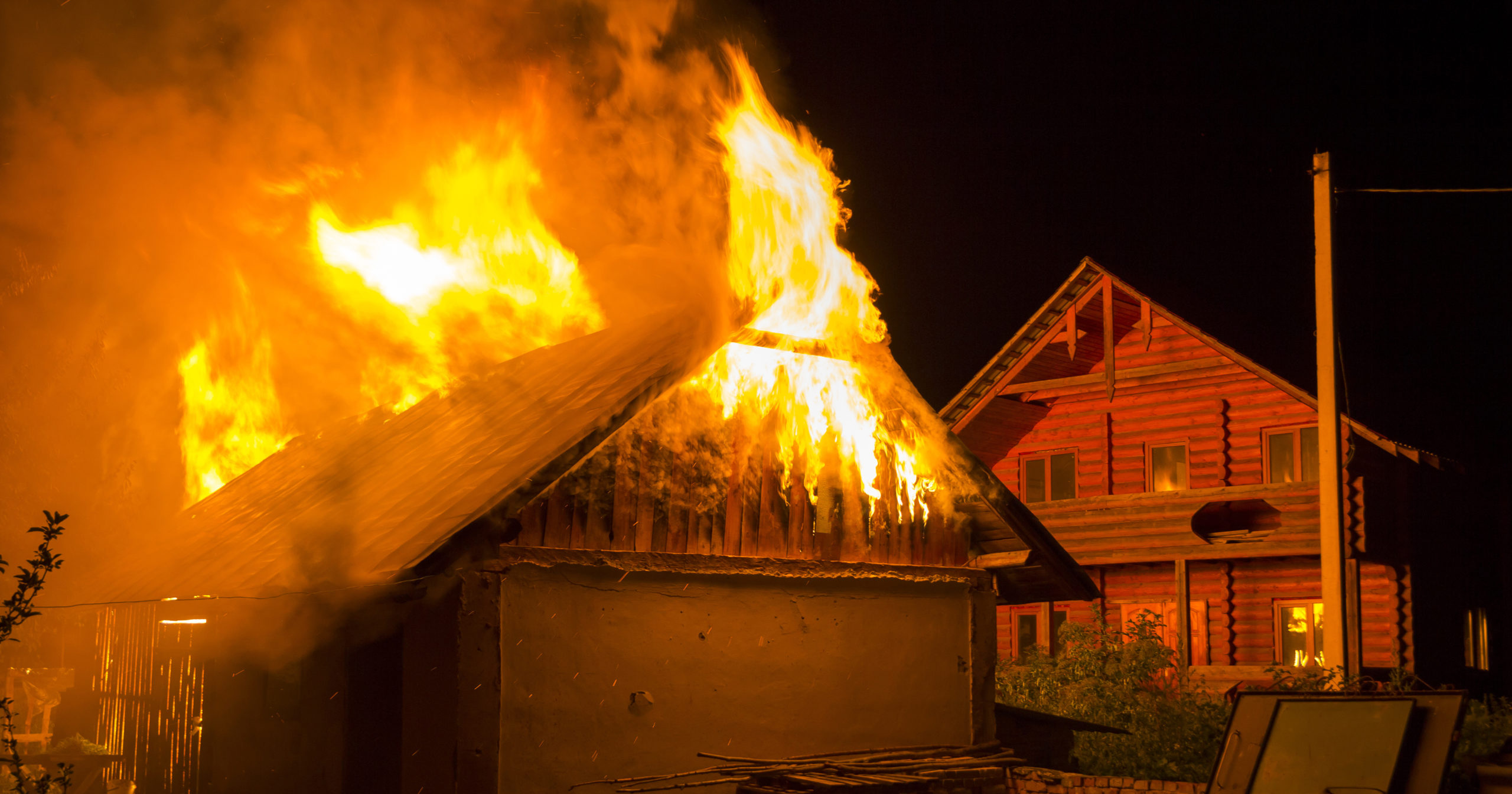 تفسير حلم سقف البيت يحترق وتفسير حلم حريق البيت للمتزوجه