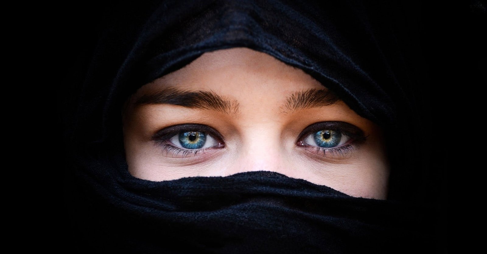 تفسير حلم لبس العباءة السوداء للحامل